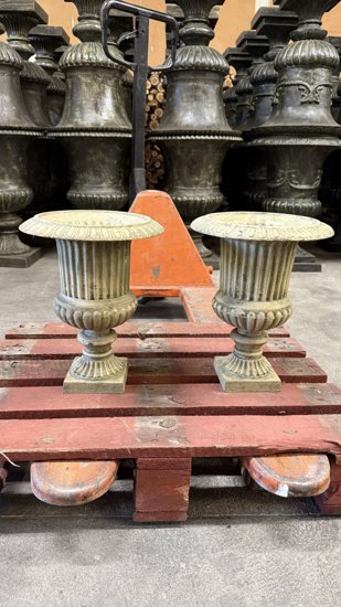 Paire de vases médicis fonte Ivoire